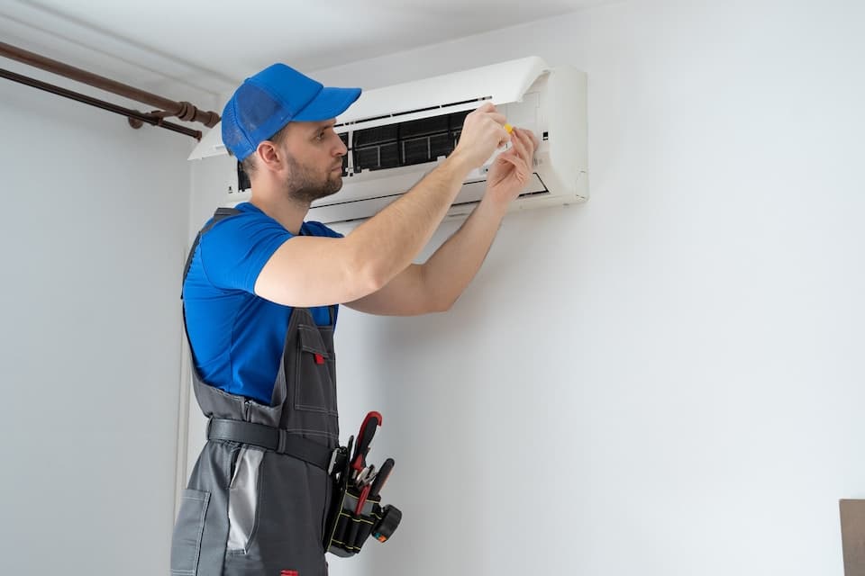 Ilustrasi Service AC & Elektronik